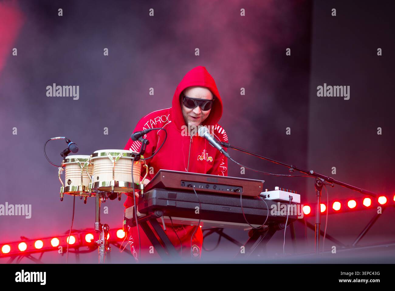 Oslo, Norvegia. 12 giugno 2026. La band norvegese di rock elettronico Datarock esegue un concerto dal vivo durante il festival musicale norvegese Piknik i Parken 2026 a Oslo. Foto Stock
