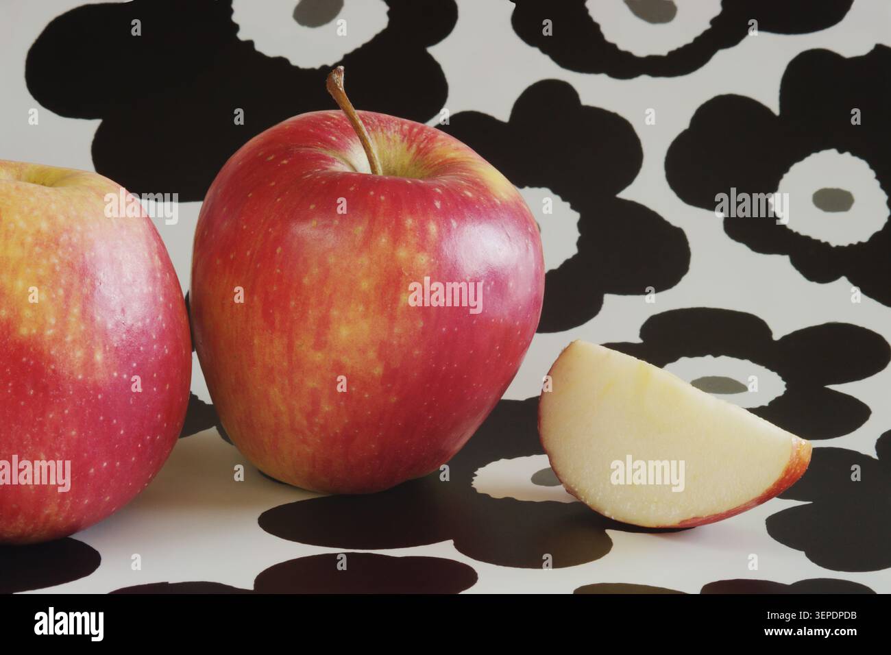 Mele rosse molto dolci provenienti da un frutteto spagnolo. Foto Stock