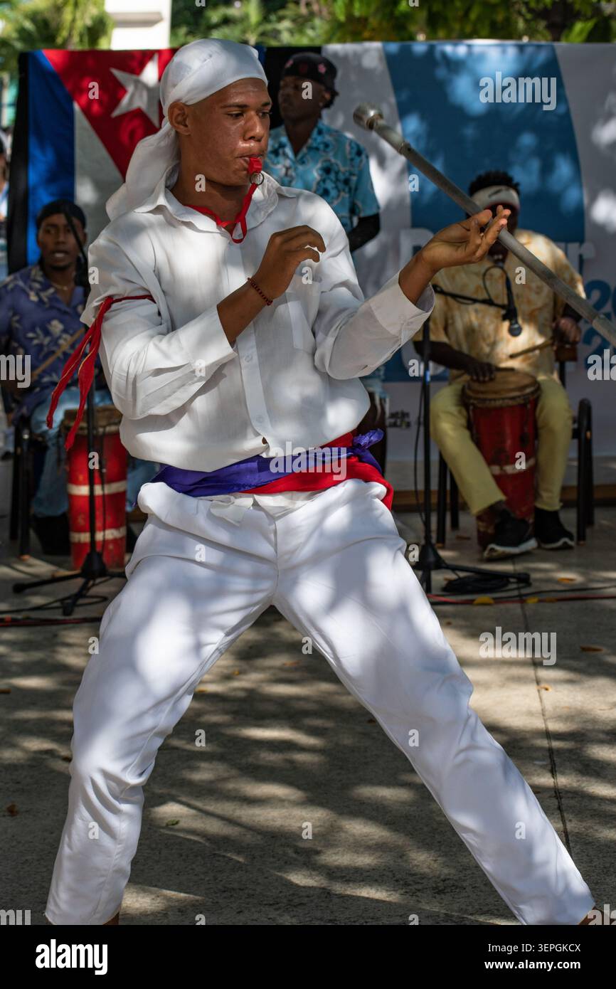 Danzatrice solista al Danzar en Casa Festival di Ciego de Ávila Foto Stock