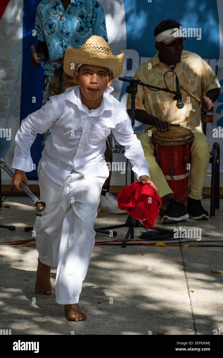 Danzatrice solista al Danzar en Casa Festival di Ciego de Ávila Foto Stock