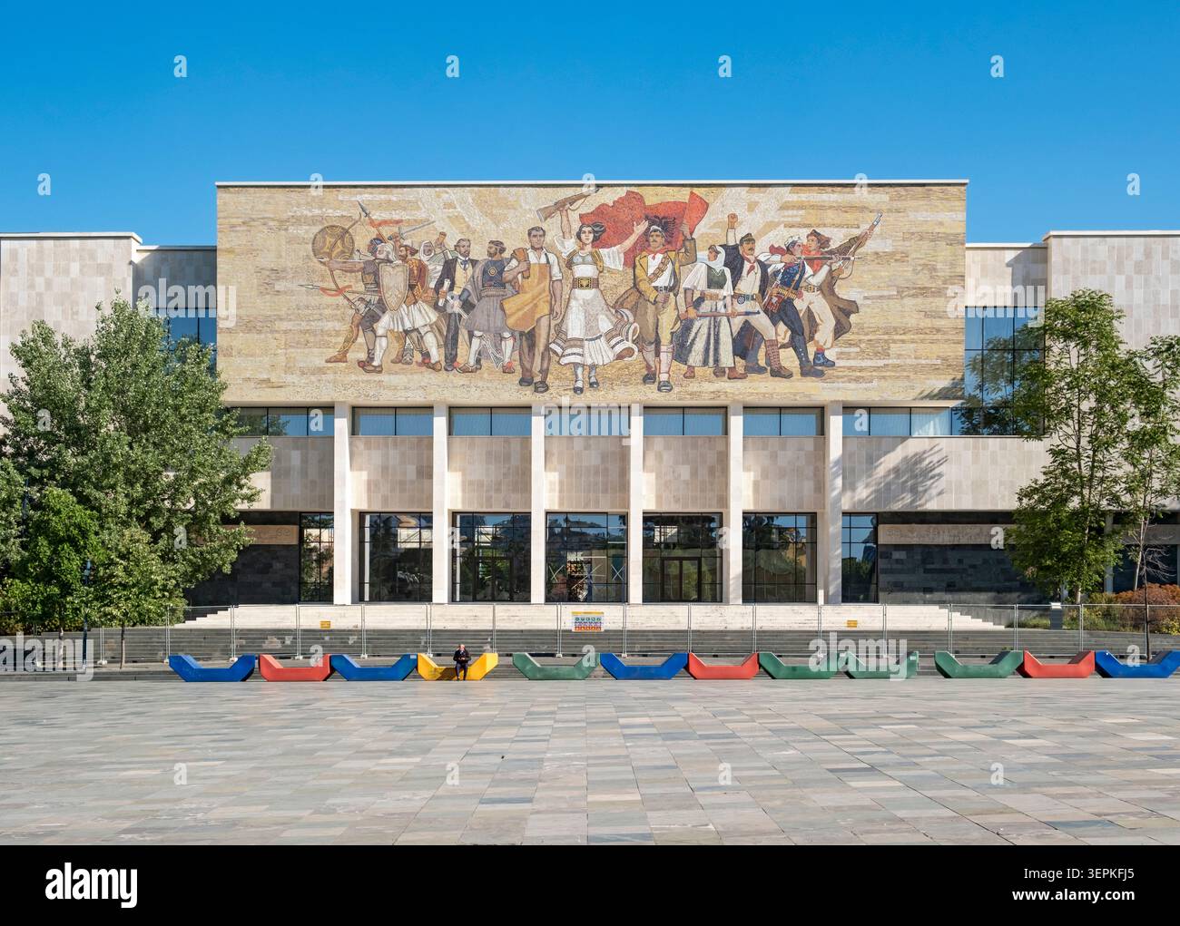 Mosaico murale, Museo Nazionale di storia, Piazza Skanderbeg, Tirana, Albania Foto Stock