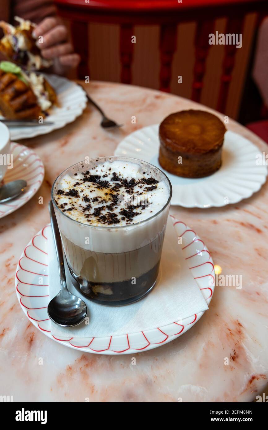 Moka di fagioli di Tonka e banana all'ananas al le Café by Nicolas Rouzaud, Londra, Inghilterra Foto Stock