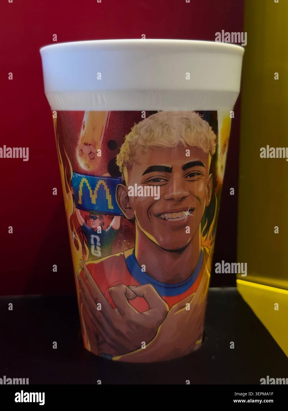 Campagna gratuita McDonalds per la Coppa del mondo 2026 - Immagine stock catturata con smartphone