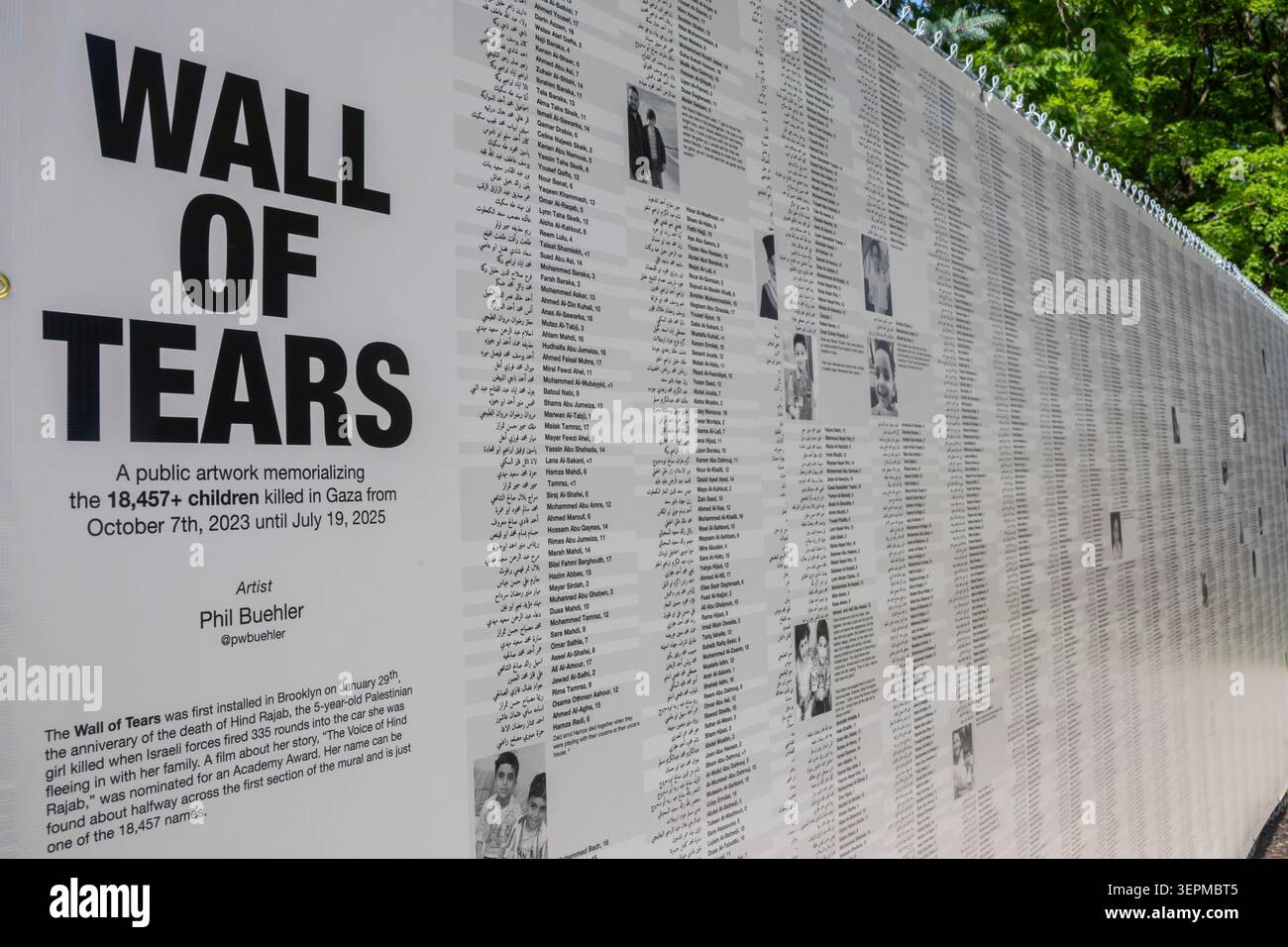 Dearborn, Michigan - la mostra Wall of Tears mostra i nomi (in inglese e arabo) di 18.457 bambini uccisi a Gaza dal 7 ottobre 2023. Il Foto Stock