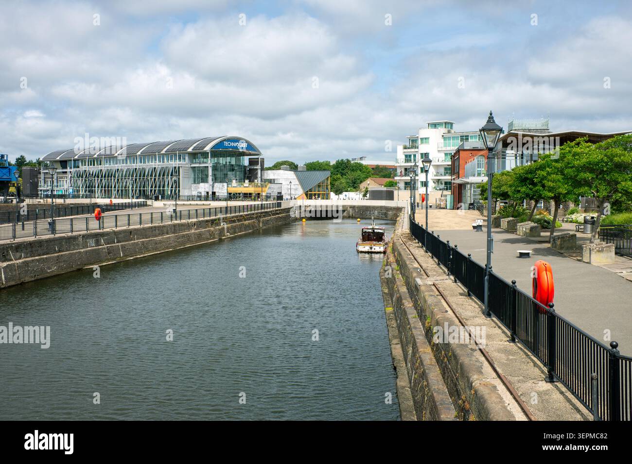 Uno dei tre moli Mount Stuart Graving, Cardiff Bay, Galles, Regno Unito Foto Stock