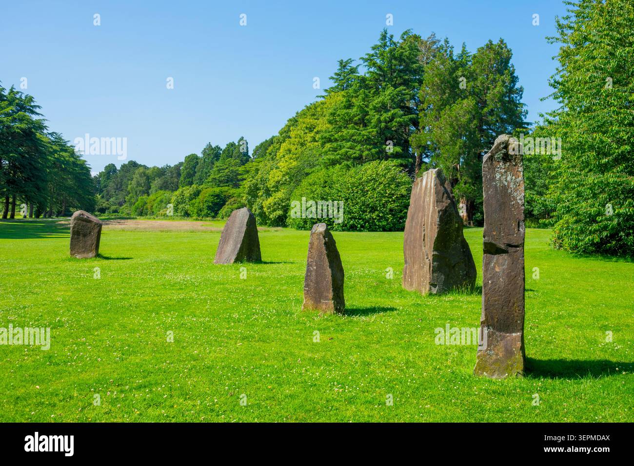 The Gorsedd Stone Circle al Tredegar House Country Park, Newport, Galles del Sud, Regno Unito. Un circolo moderno per celebrare il National Eisteddfod del Galles. Foto Stock