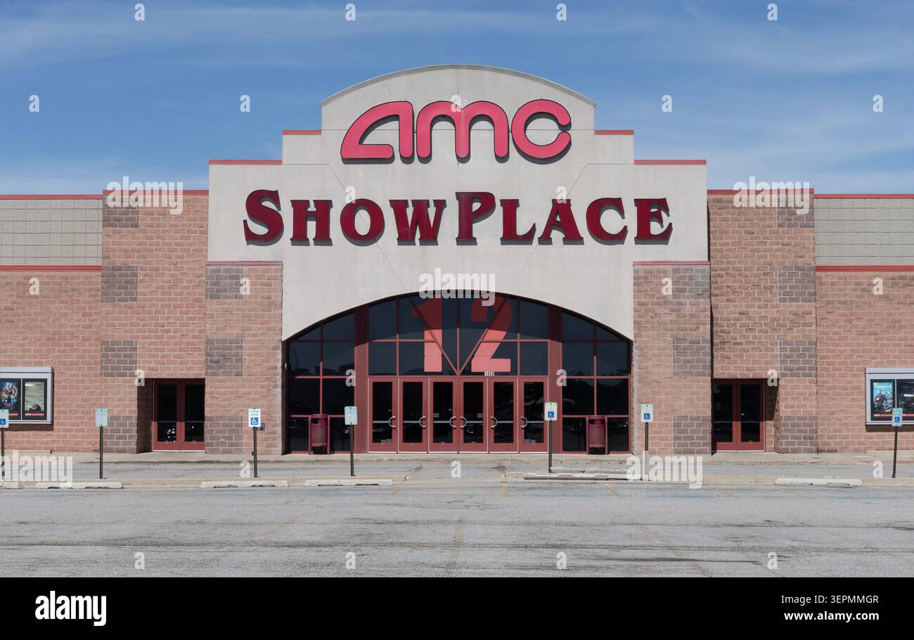Schererville - 13 giugno 2026: Cinema AMC. AMC si sta adeguando ai servizi di streaming in abbonamento agli studi cinematografici come Disney+, Netflix, Max e. Foto Stock