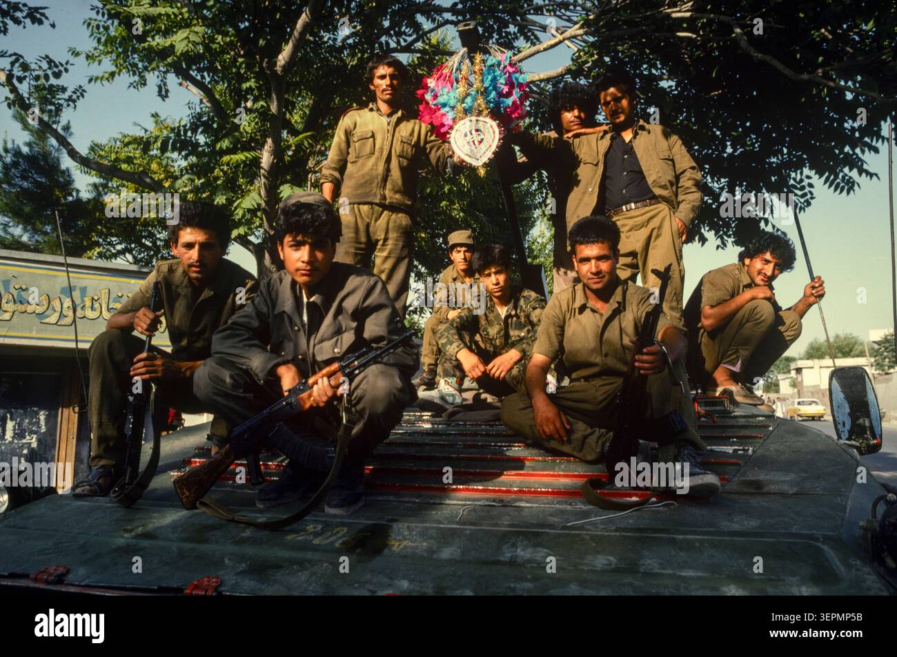 Posizioni di guardia mujahideen in tutta la capitale, Kabul Afghanistan, agosto 1992 Foto Stock