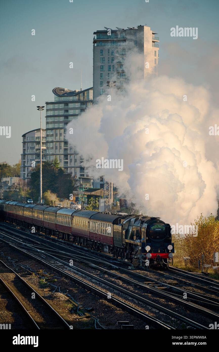 34046 Braunton dirige un tour di Steam Dreams il 28 novembre 2023 Foto Stock