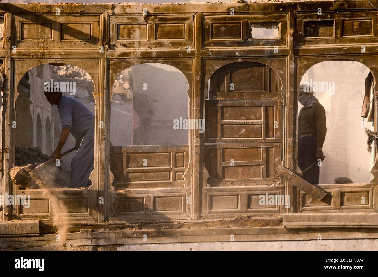 Riparazione di case nella città vecchia, Kasbul, Afghanistan, agosto 1992 Foto Stock