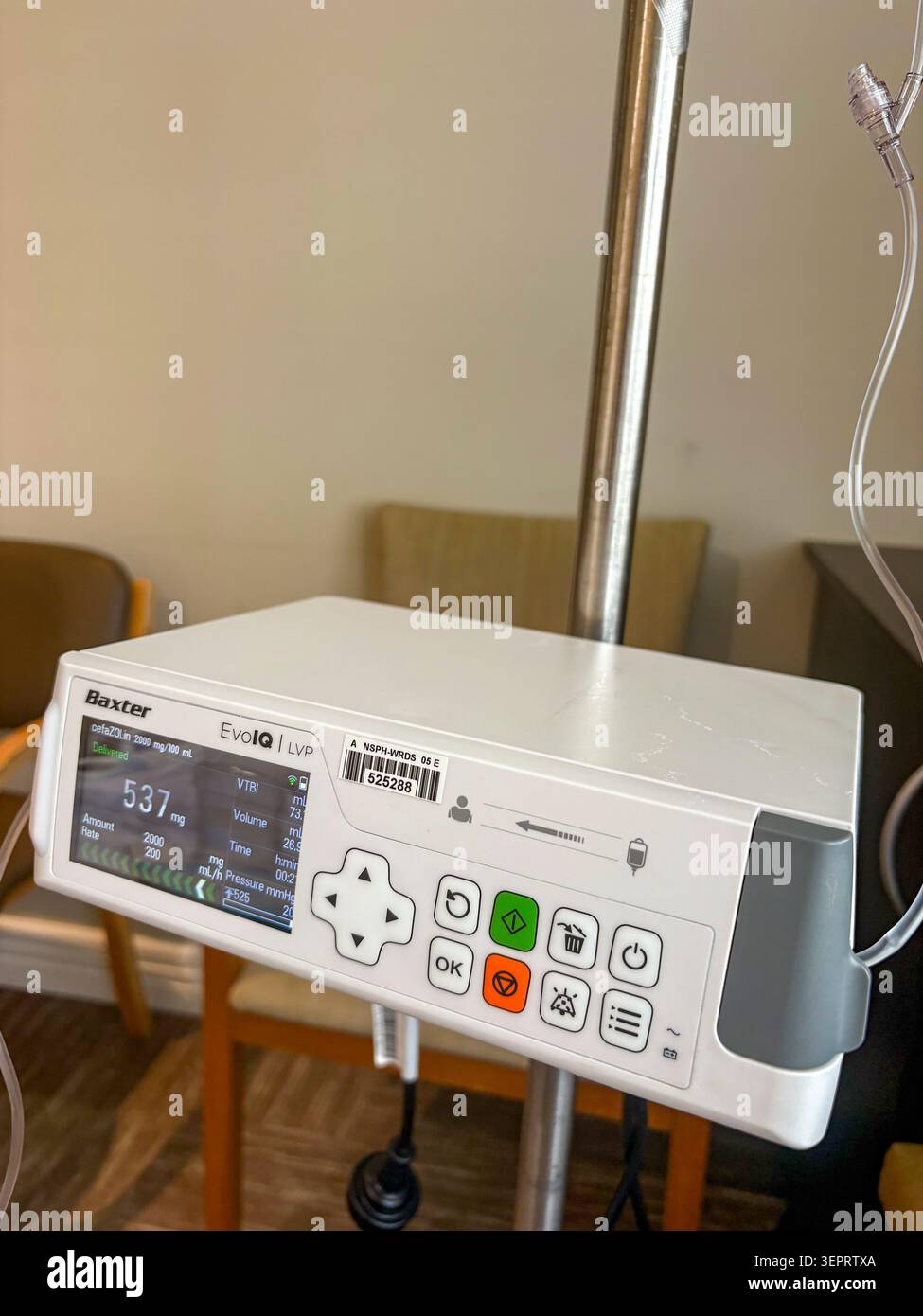 Sistema per infusione Baxter Spectrum IQ in un ospedale di Sydney utilizzato per somministrare un'infusione antibiotica a un paziente, Australia - Immagine stock catturata con smartphone