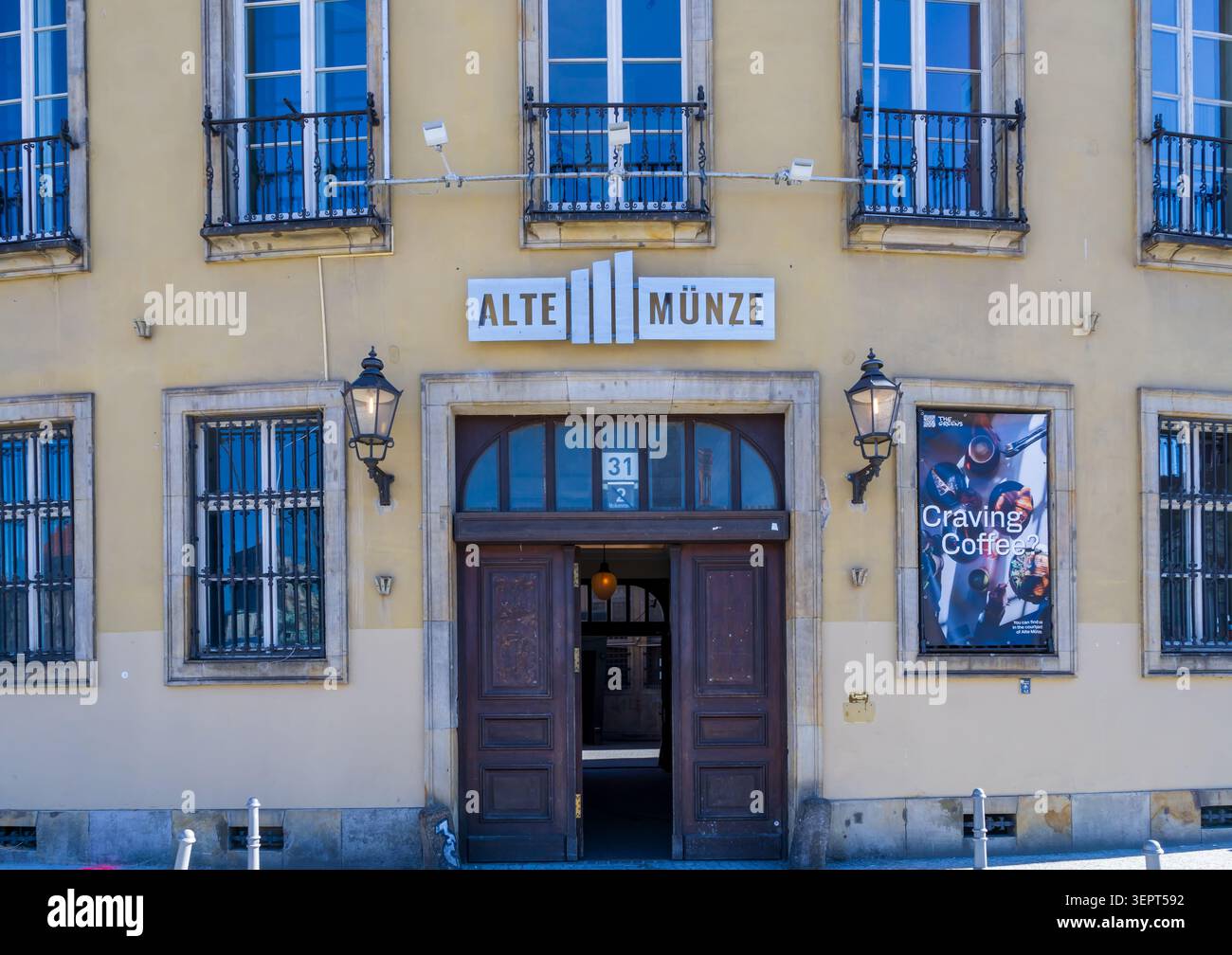Ingresso principale dell'alte Münze, l'ex zecca di Berlino e l'attuale quartiere culturale di Molkenmarkt, Berlino, Germania. Foto Stock