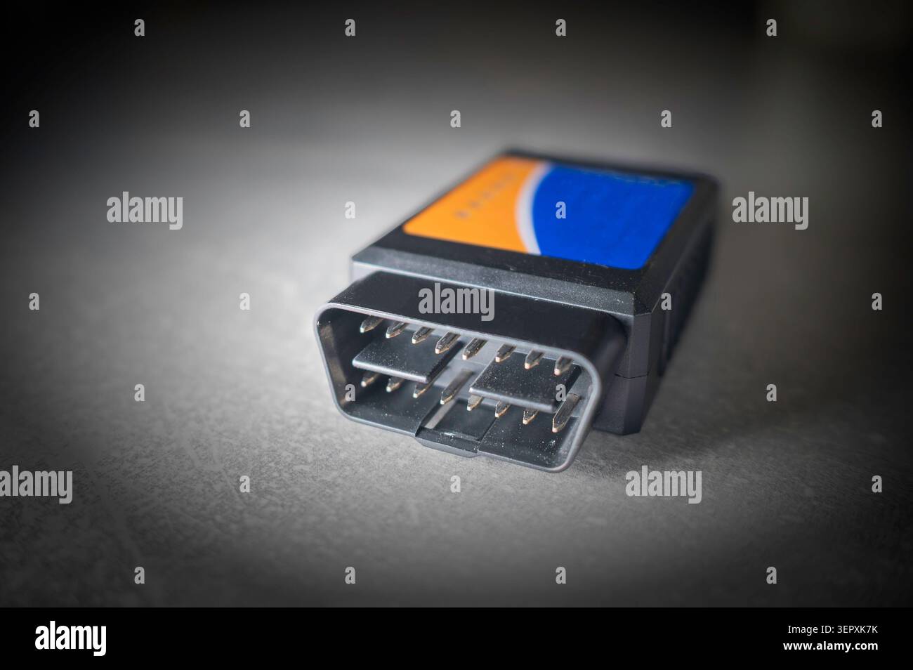 Uno scanner OBD II progettato per leggere i codici di errore di un'auto Foto Stock