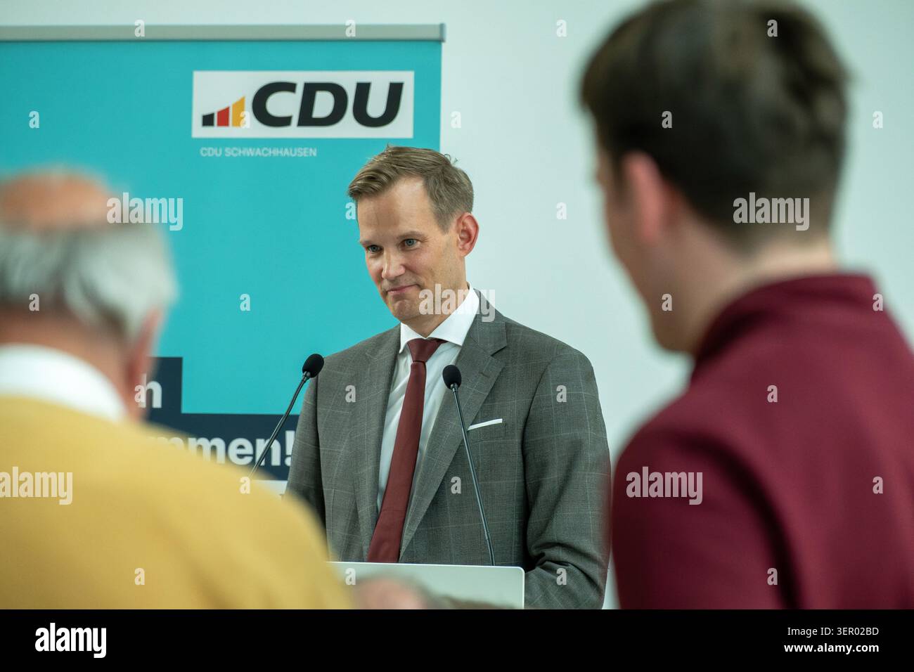 12.05.2026, Germania, Brema, Brema - Prof. Dr. Hendrik Streek (CDU), Commissario federale per la droga e membro del Bundestag, in un'orga di dialogo pubblico Foto Stock