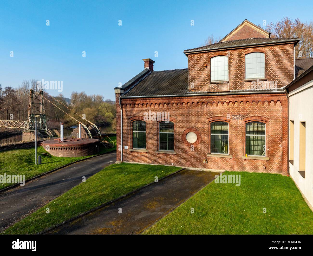 09.03.2026, Germania, Renania settentrionale-Vestfalia, Wetter an der Ruhr - Volmarstein Community Waterworks, costruito nel 1883, situato direttamente sul fiume Ruhr. Foto Stock