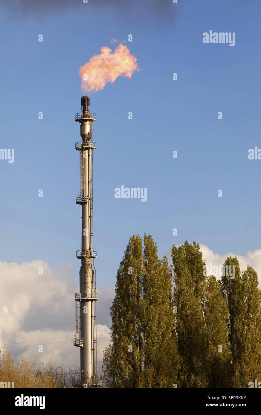 Bruciare il gas attraverso un camino Foto Stock