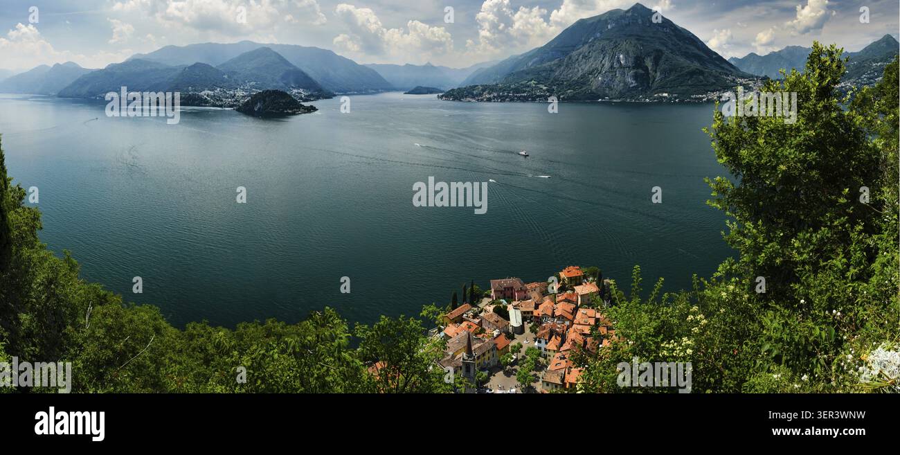 Vista aerea del Lago di Como e Varenna dal Castello di Vezio, Lombardia, Italia Foto Stock