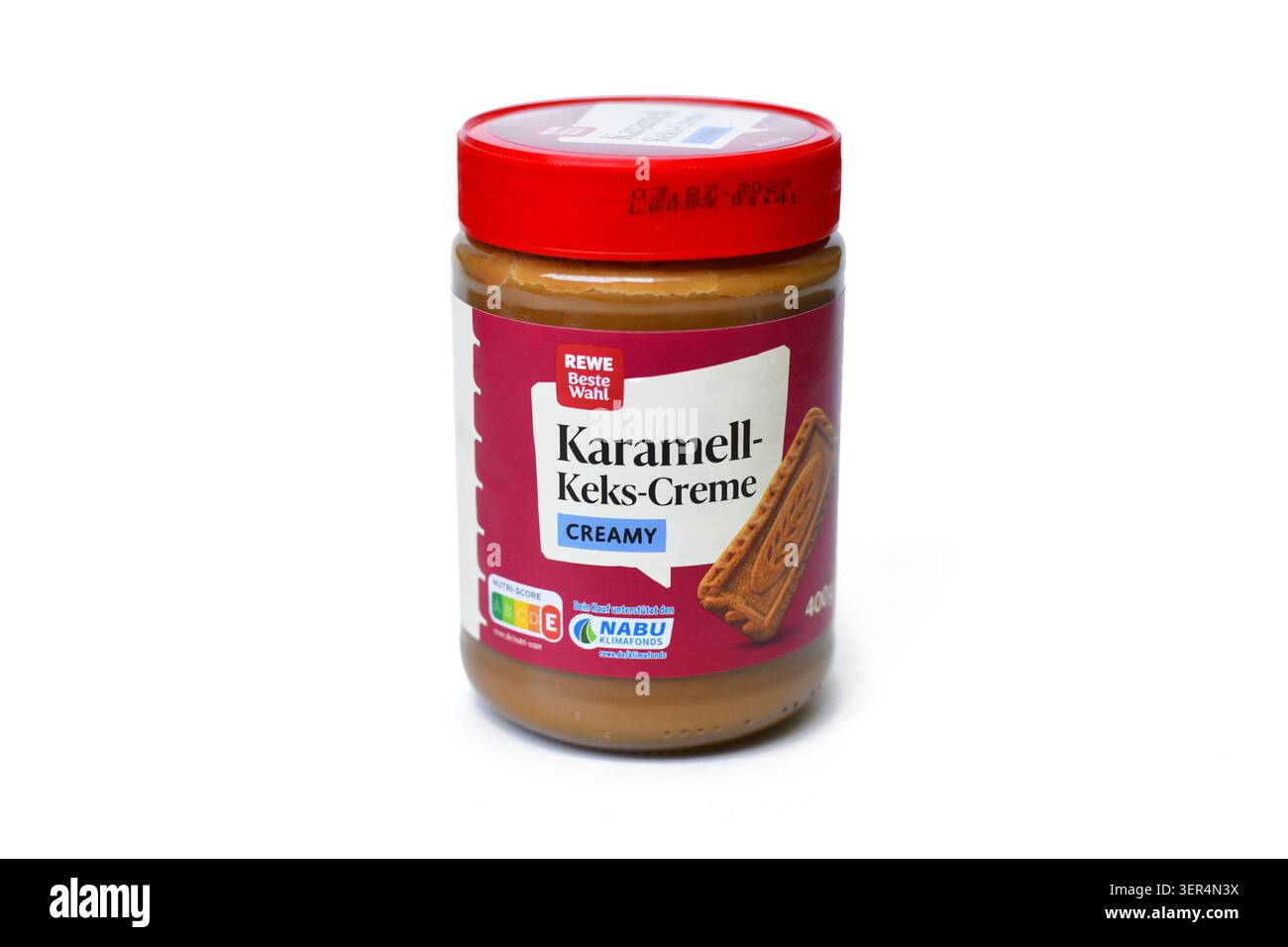 Germania, 26 maggio 2026 - vaso di Beste Wahl, biscottino al caramello REWE su sfondo bianco. Etichetta privata alternativa alla diffusione dei biscotti più diffusi Foto Stock