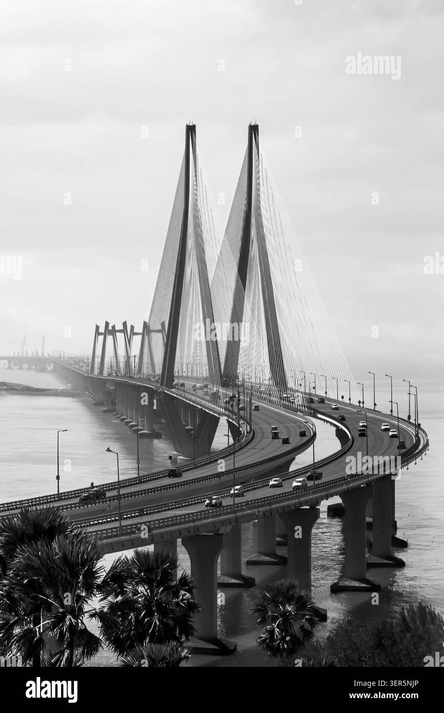 Mumbai, India - 10 dicembre 2025: Veduta aerea del ponte di collegamento marittimo Bandra Worli Mumbai Maharashtra India Foto Stock