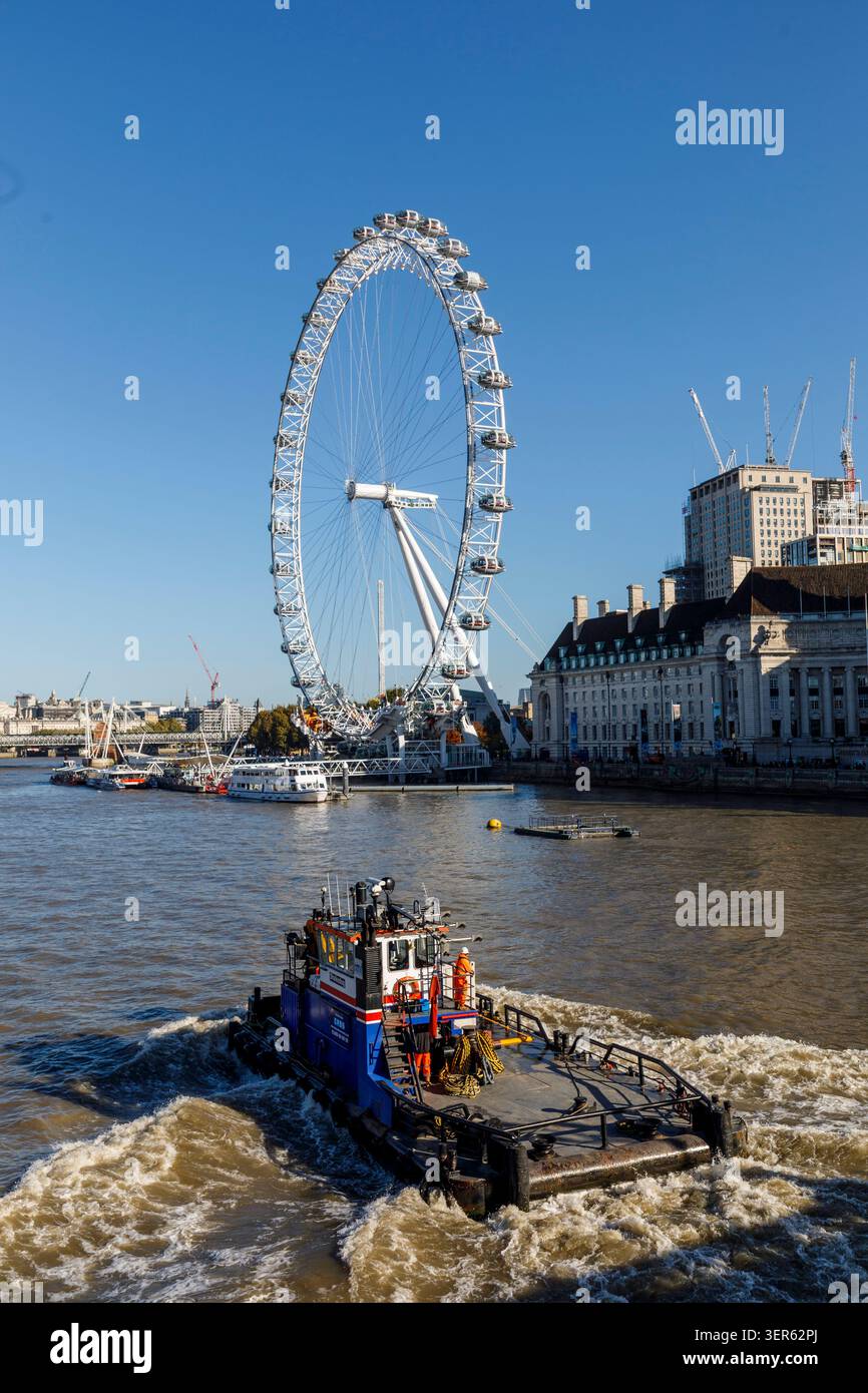 Shakedog, una nave di supporto multiuso sul Tamigi, London Eye, Londra, Inghilterra, Regno Unito Foto Stock