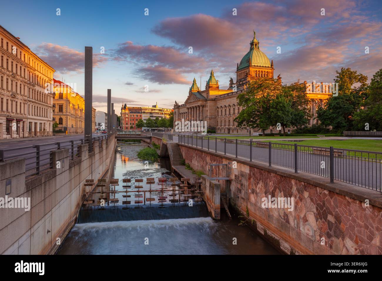 Lipsia, Germania. Immagine del paesaggio urbano del centro di Lipsia con un bellissimo tramonto estivo. Foto Stock