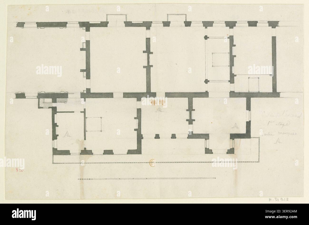 Il disegno architettonico del 1712 registra una dettagliata pianta di un padiglione proiettato sulla facciata sud del primo piano dell'Arsenale di Parigi, che illustra l'articolazione strutturale all'interno di un complesso istituzionale settecentesco. Foto Stock