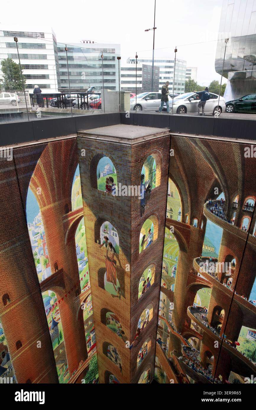 Parte di un affresco murale di Jean Pattou alla Gare Lille-Europe, Lille, Francia. Un esempio di 'trompe l'oeil'. Foto Stock