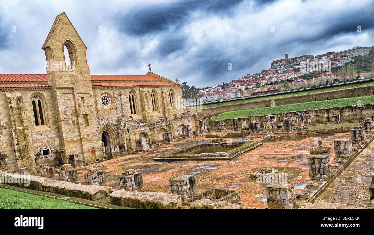 Monastero di Santa Clara-a-Velha, San Claire il più vecchio, Monumento Nazionale, Coimbra, Portogallo, Europa Foto Stock