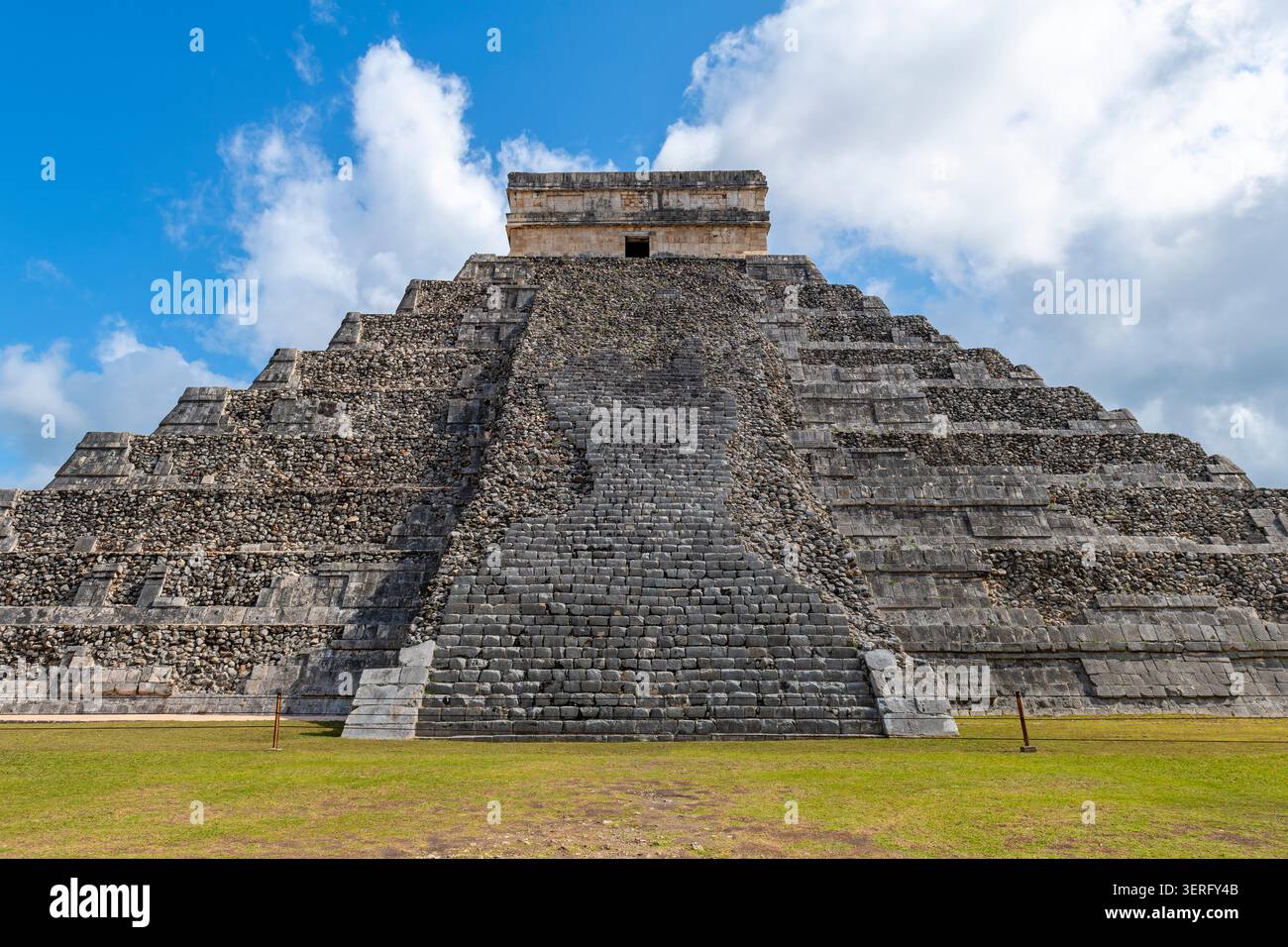Piramide di El Castillo o Kukulkan, Chichen Itza, Messico. Foto Stock