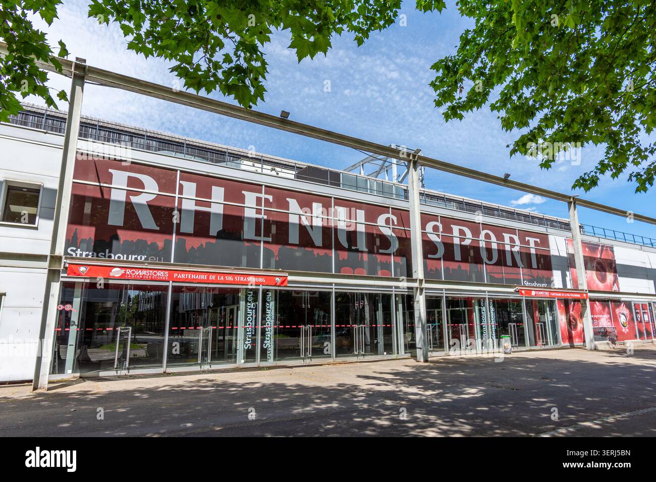 Vista esterna del Rhenus Sport, arena polisportiva situata a Strasburgo, Francia, sede del club di pallacanestro professionale SIG Strasbourg Foto Stock