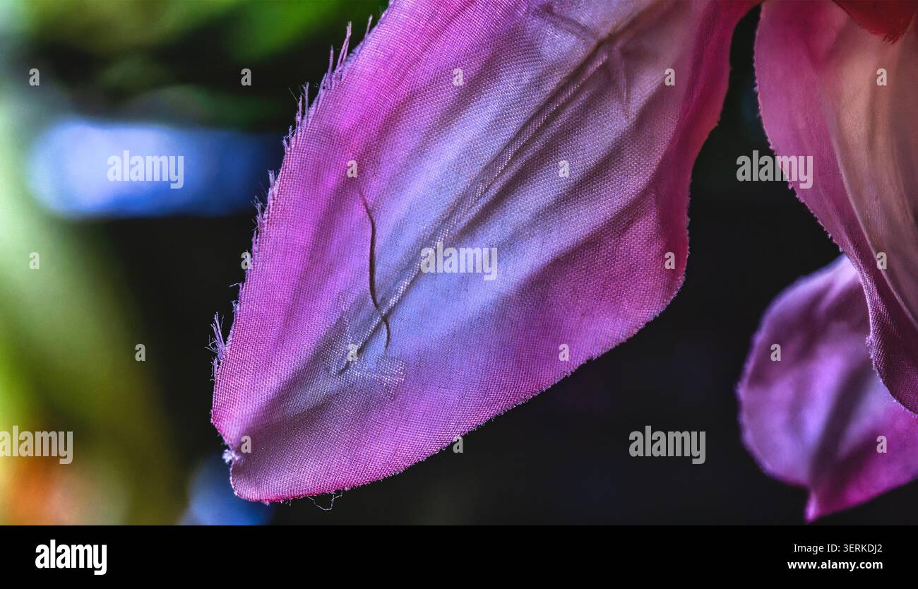 Vista ravvicinata di un fiore artificiale rosa Foto Stock