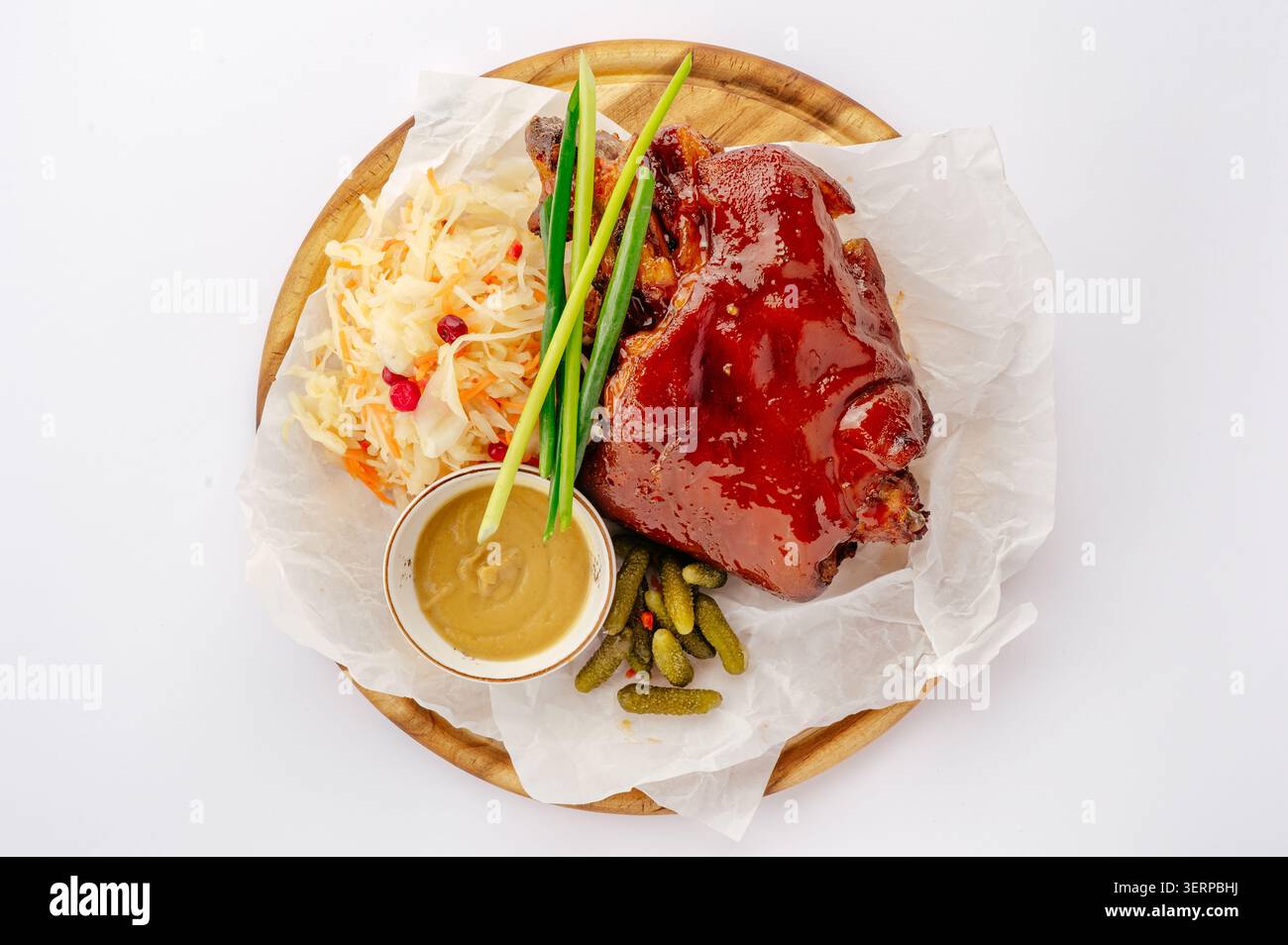 Nocciolo di maiale arrosto con crauti e senape Foto Stock