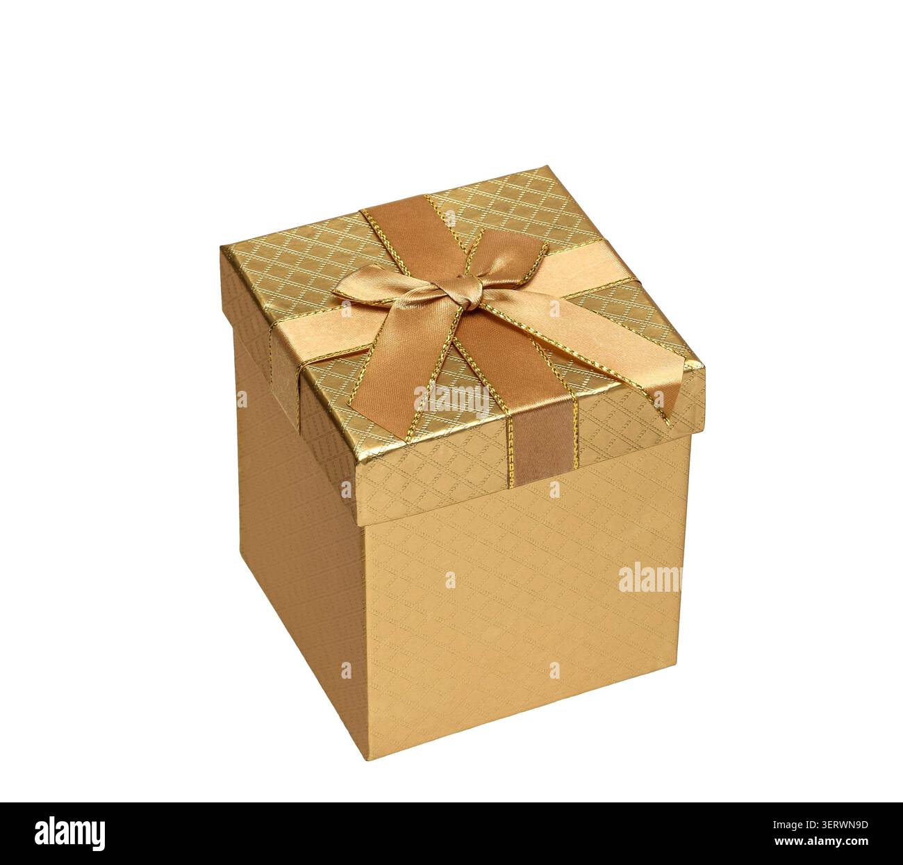 Scatola regalo di Natale di forma quadrata dorata con fessura isolata su sfondo bianco Foto Stock