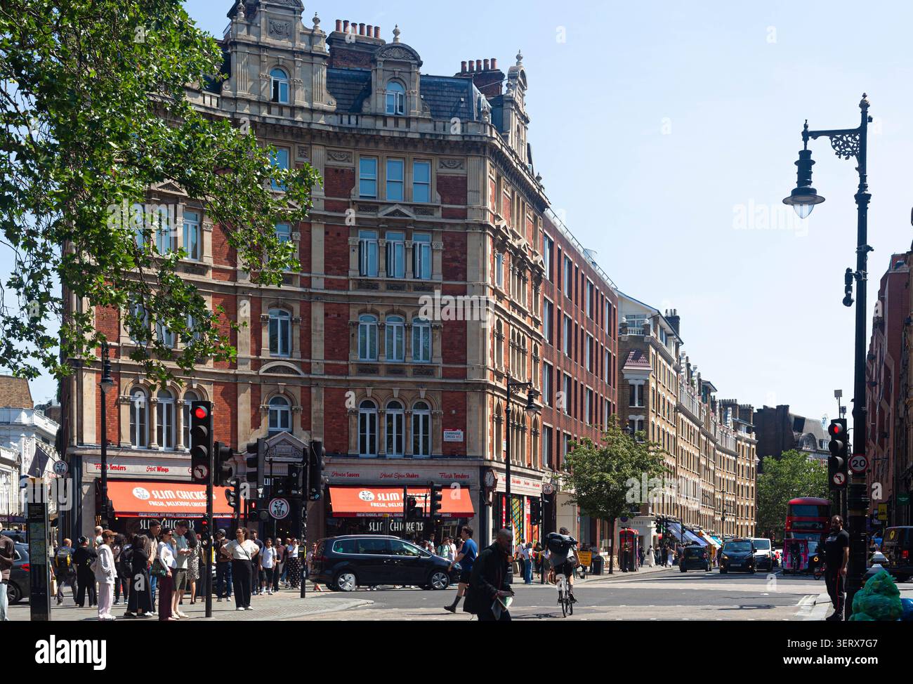 Cambridge Circus, incrocio stradale, Londra centrale, Inghilterra, Regno Unito. Foto Stock