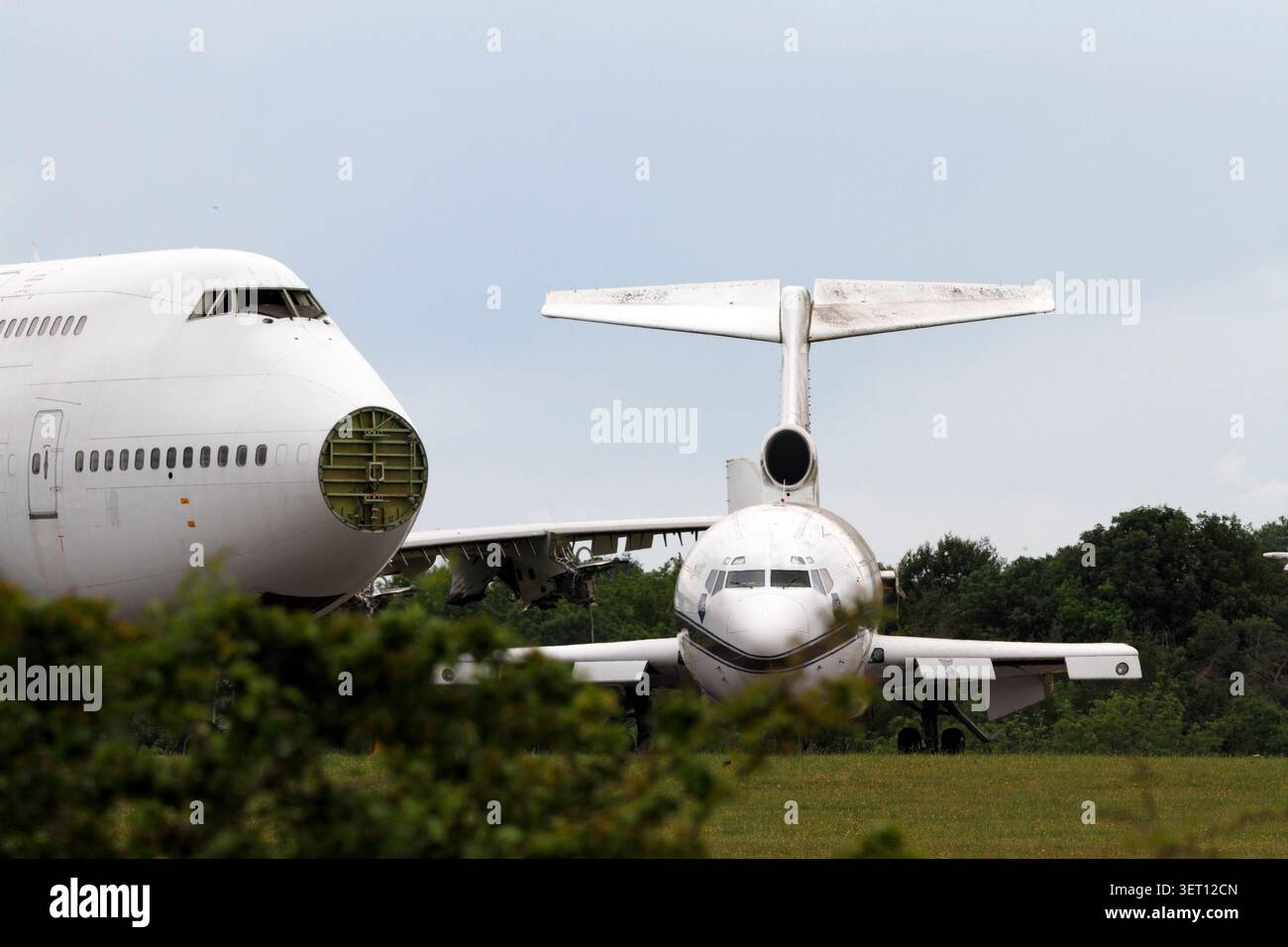 747 cimitero, deposito di rottami e demolitori di aerei, Kemble, Aeroporto di Cotswold. Essere rottamati e smontati per le parti. Foto Stock