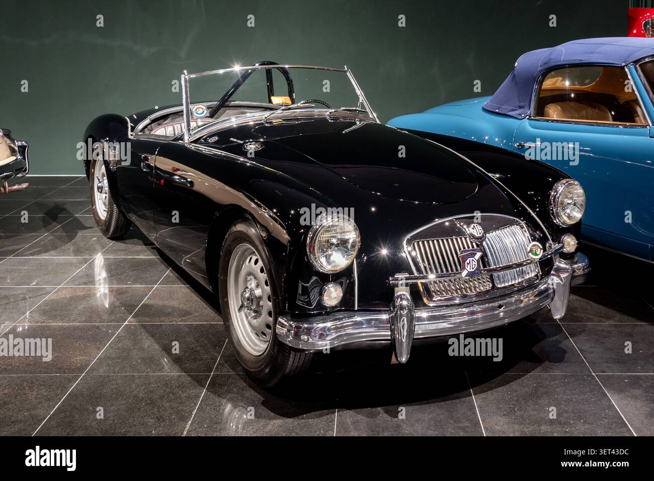 MG MGA Roadster, prodotto nel Regno Unito nel 1959, esposto al Samsung Fire & Marine Mobility Museum di Yongin, Corea del Sud Foto Stock