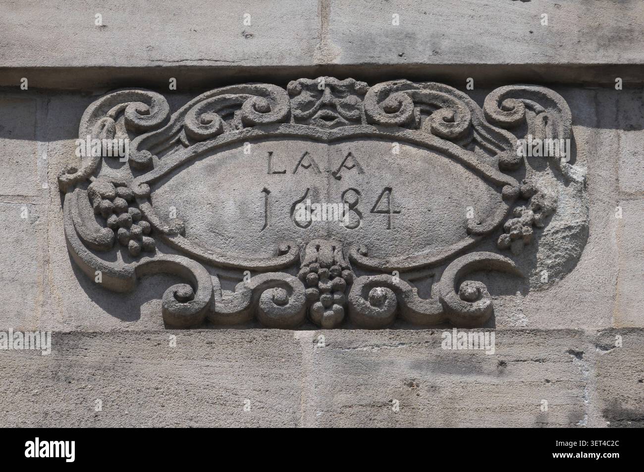 Cartuccia con data 1684, edificio residenziale e commerciale, Ludwigstrasse 72, Norimberga, Franconia media, Baviera, Germania Foto Stock