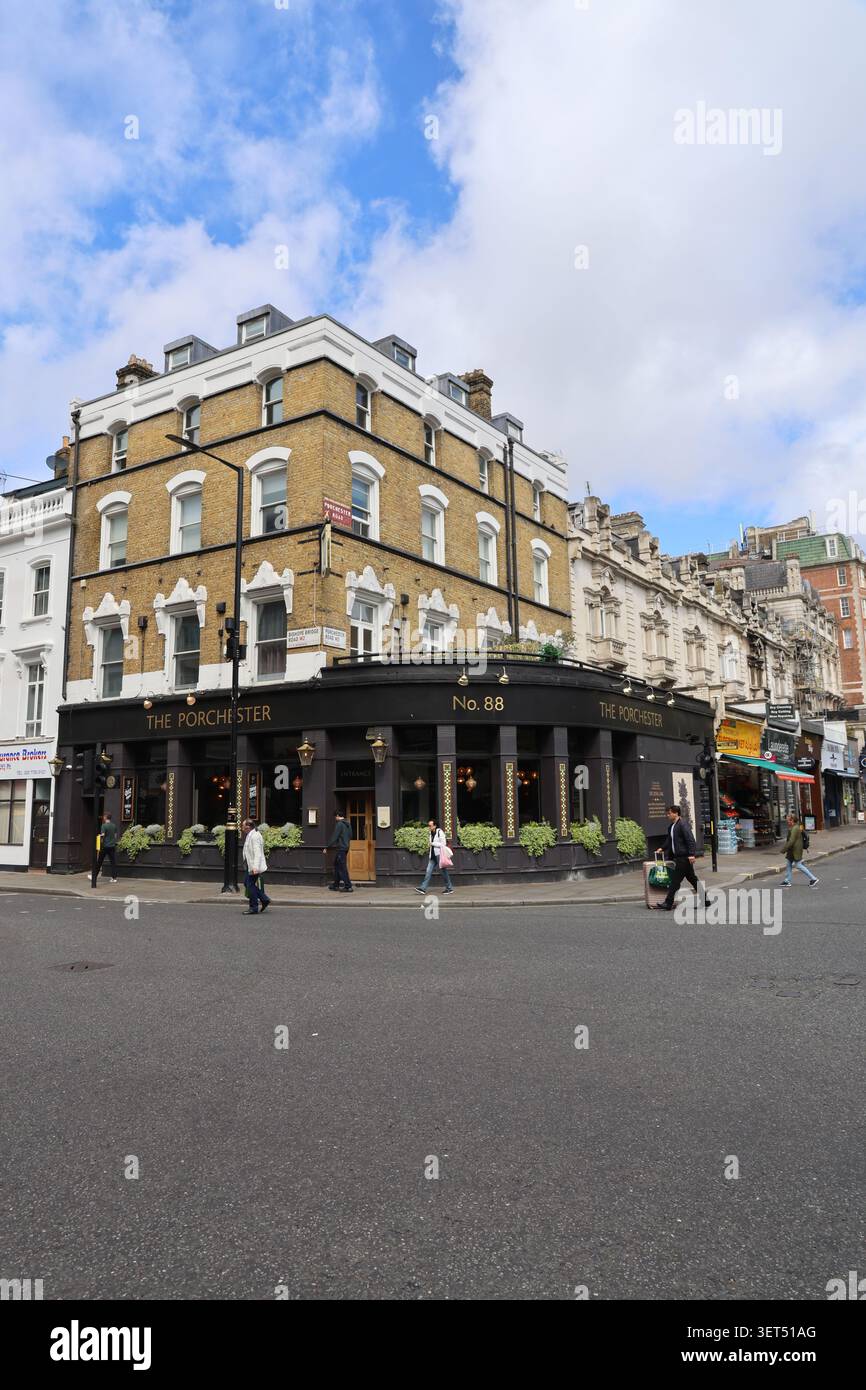 The Porchester chic rustico pub Bishop's Bridge Rd Londra Regno Unito giugno 2026 Foto Stock