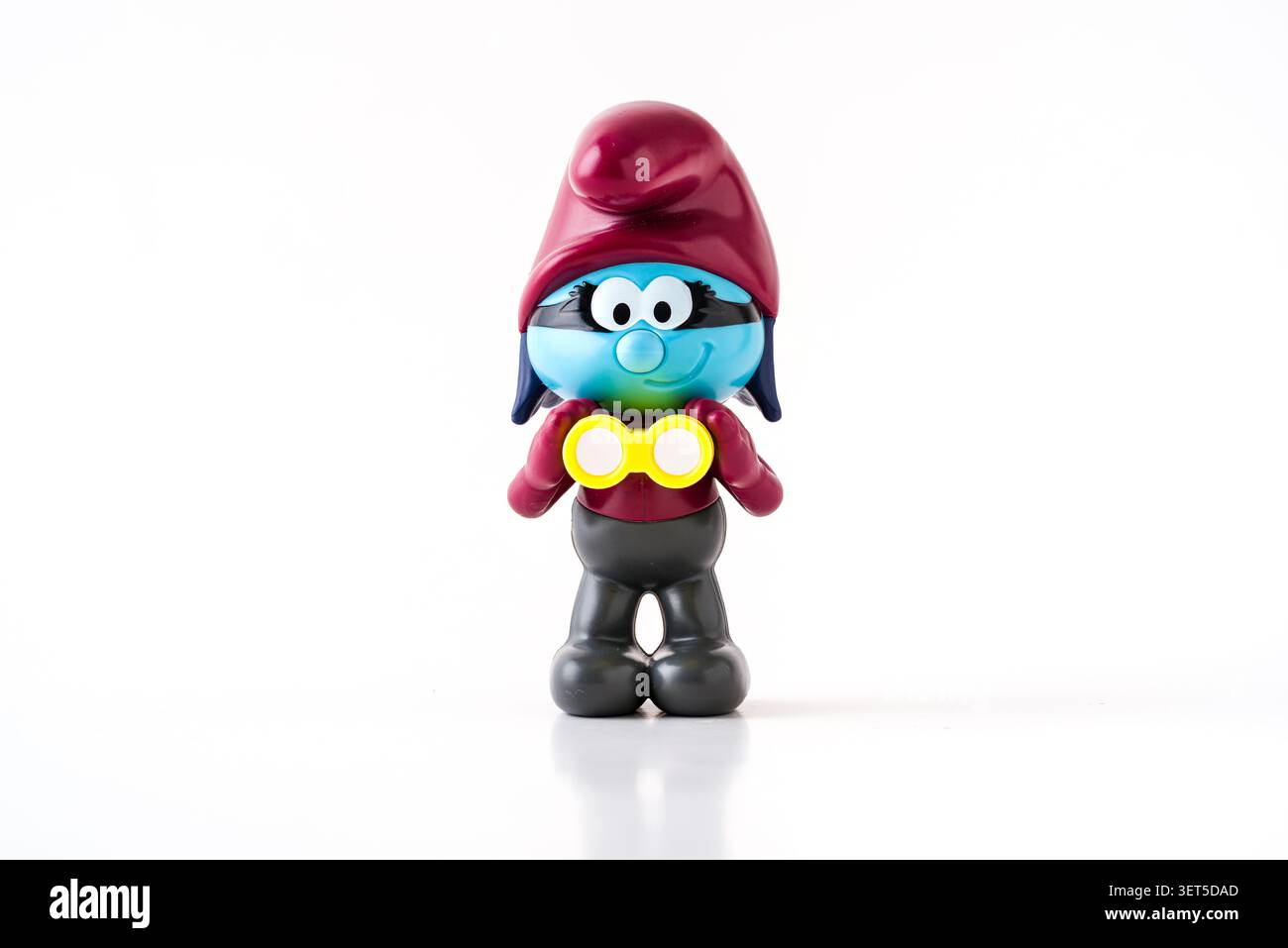 Moxie Smurf personaggio giocattolo fotografato su un editoriale su sfondo bianco Foto Stock
