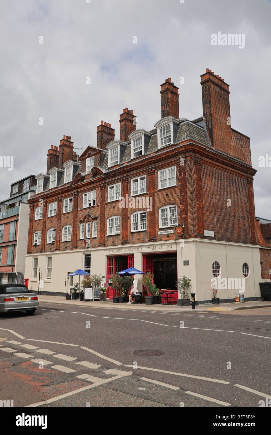 The Old Millwall Fire Station Restaurant Londra Regno Unito giugno 2026 Foto Stock