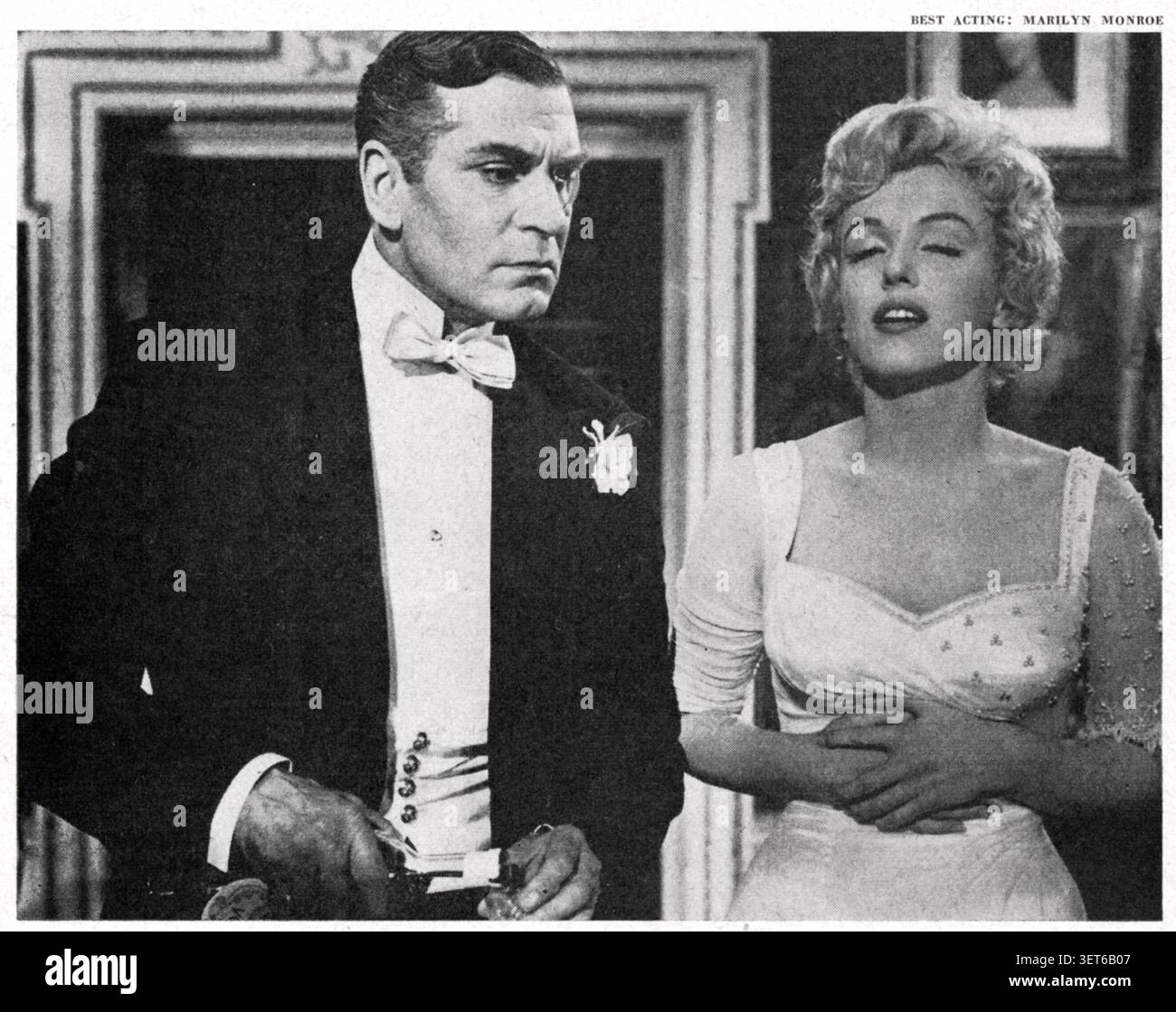 Ancora promozionale dal film del 1957 From the Prince and the Showgirl vede protagonisti gli attori Laurence Olivier e Marilyn Monroe Foto Stock