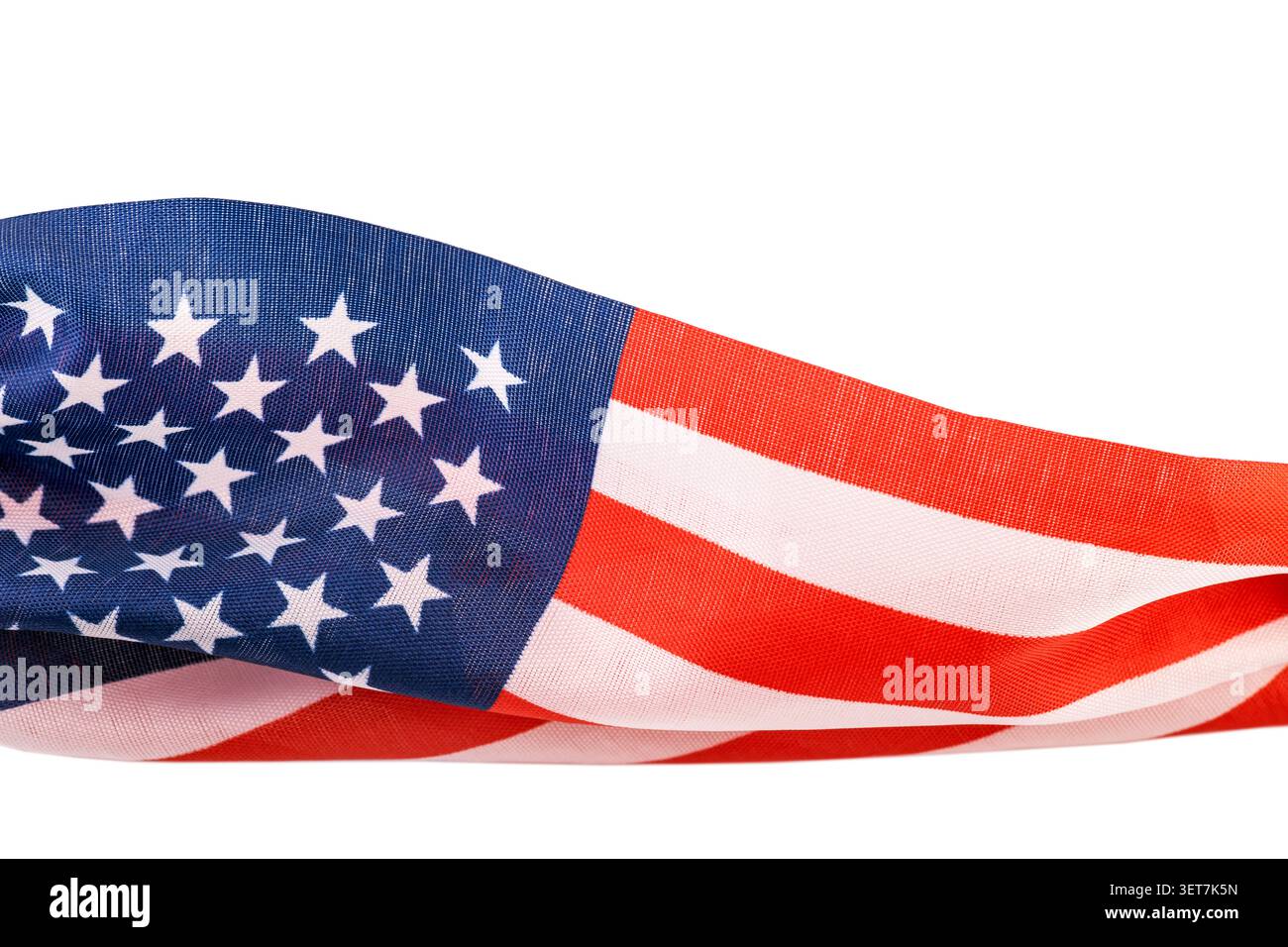 Bandiera americana che sventola nel vento isolata su sfondo bianco con spazio di copia. Foto Stock