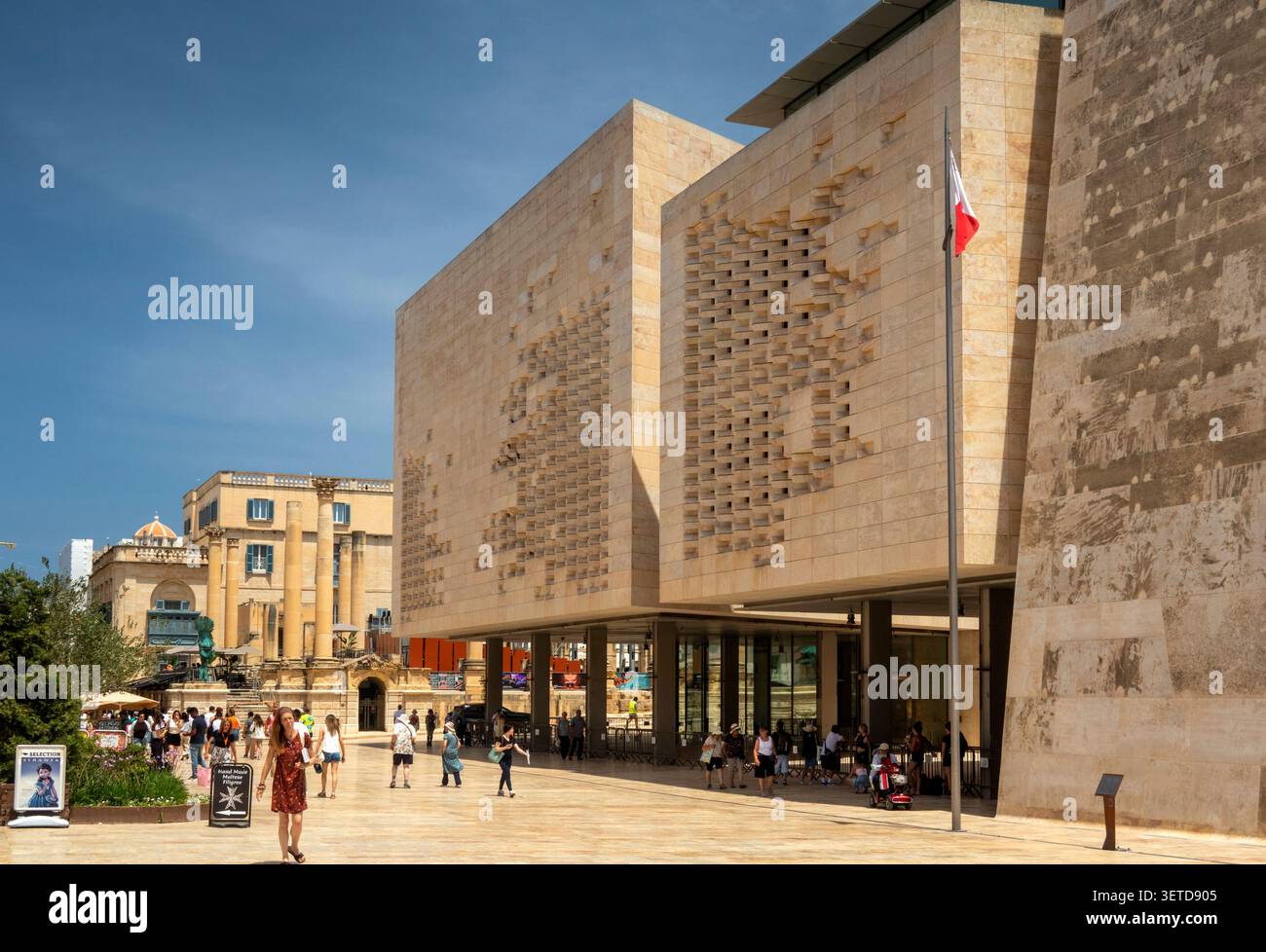 Malta, la Valletta, City Gate, Republic Street, Triq IR-Republika, Parlamento, edificio Foto Stock