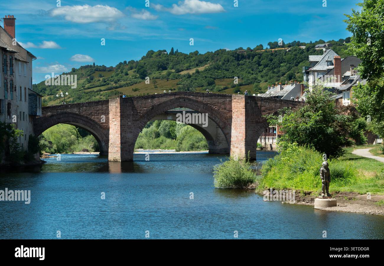 Espalion. Aveyron. Occitanie. Ponte romano sul fiume Lot. Way of St James Foto Stock