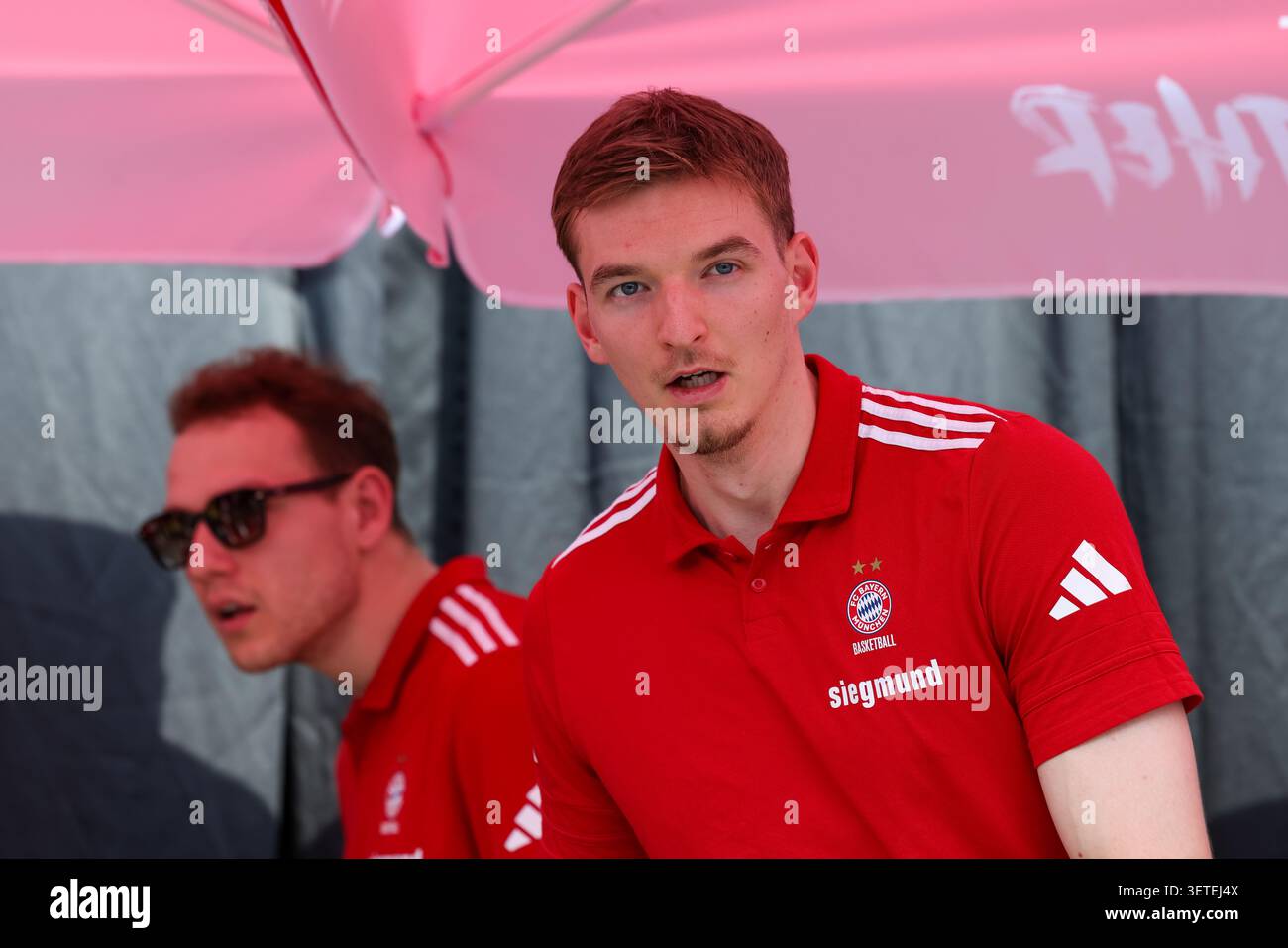 Monaco, Germania. 22 giugno 2026. Justuz Hollatz (FC Bayern Basketball, #21), GER, FC Bayern Basketball, Saisonabschluss fan-Fest, Saison 2025/2026, 22.06.2026, foto: Eibner-Pressefoto/Jenni Maul credito: dpa/Alamy Live News Foto Stock