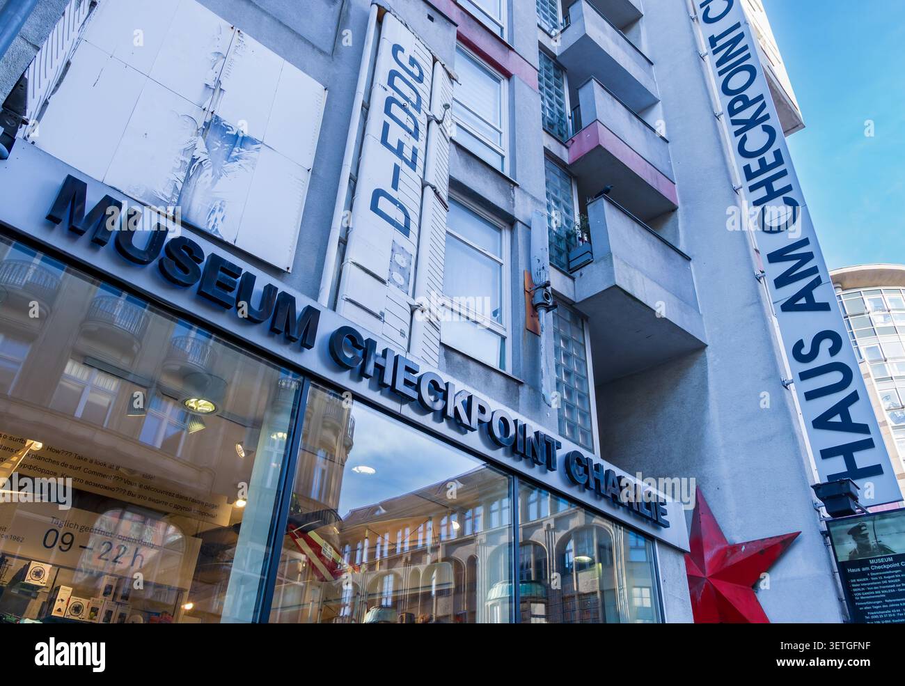 Mauermuseum - Museum Haus am Checkpoint Charlie a Berlino, Germania. Mauer Museum, Wall Museum, centro di Berlino. Foto Stock