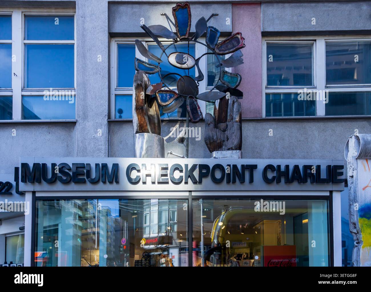 Mauermuseum - Museum Haus am Checkpoint Charlie a Berlino, Germania. Mauer Museum, Wall Museum, centro di Berlino. Foto Stock