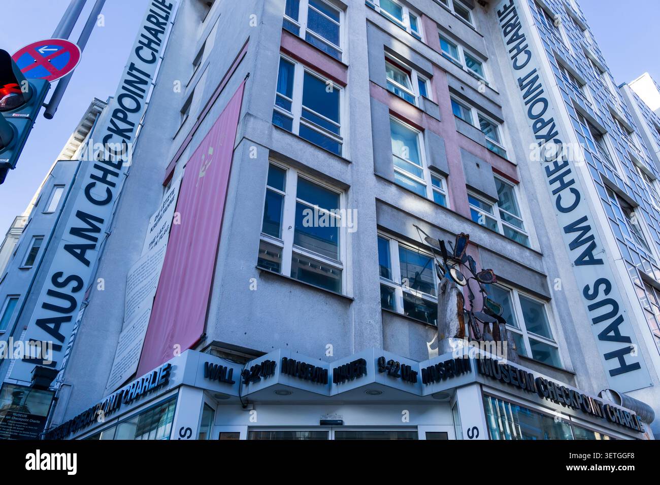 Mauermuseum - Museum Haus am Checkpoint Charlie a Berlino, Germania. Mauer Museum, Wall Museum, centro di Berlino. Foto Stock
