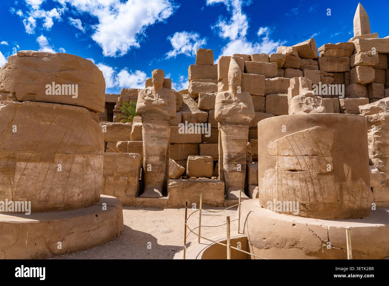 Il lato meridionale dell'ottavo pilone all'interno del complesso Monumentale di Karnak a Luxor. Foto Stock