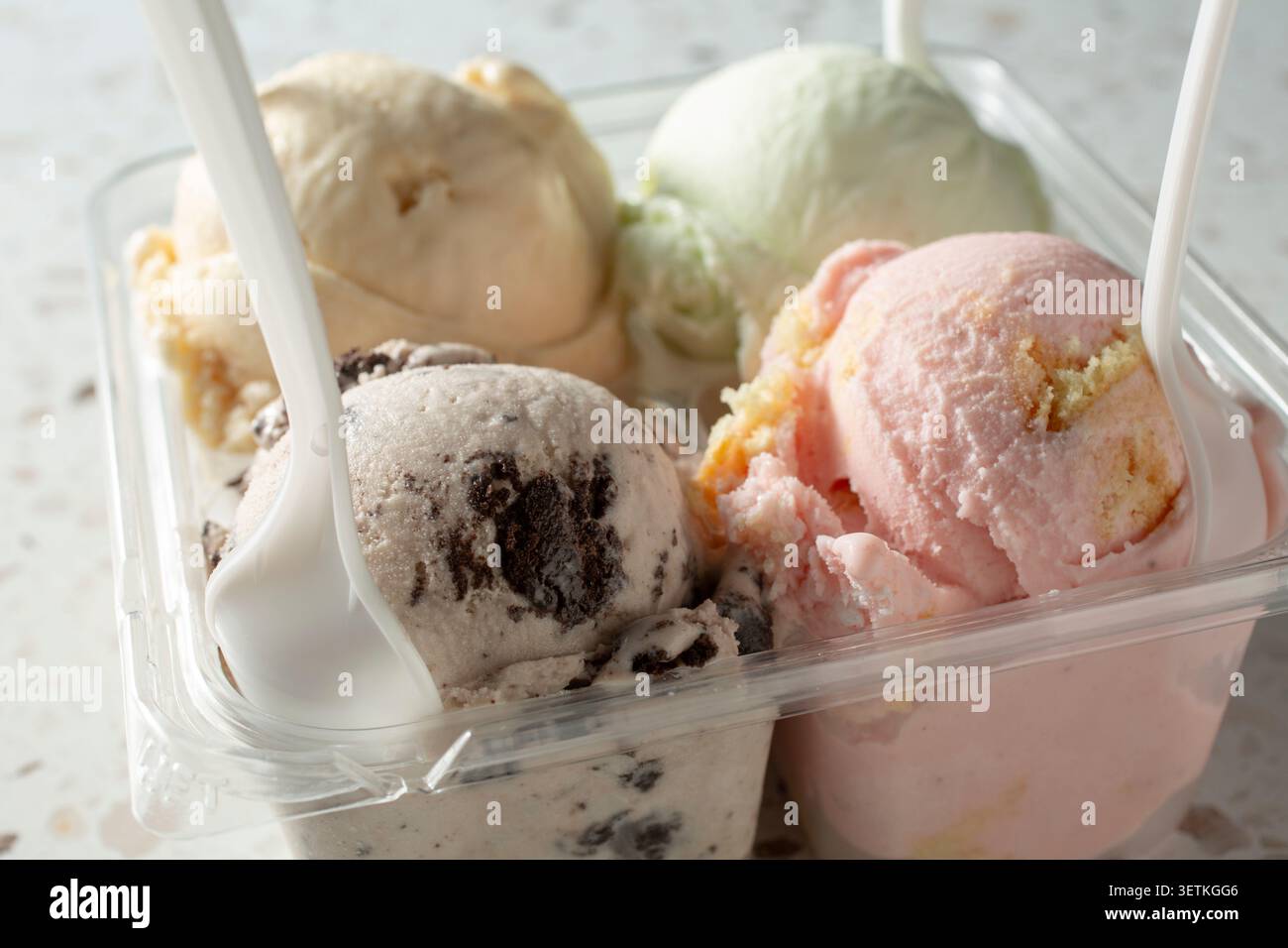 Una vista di un assaggio di palline di gelato. Foto Stock